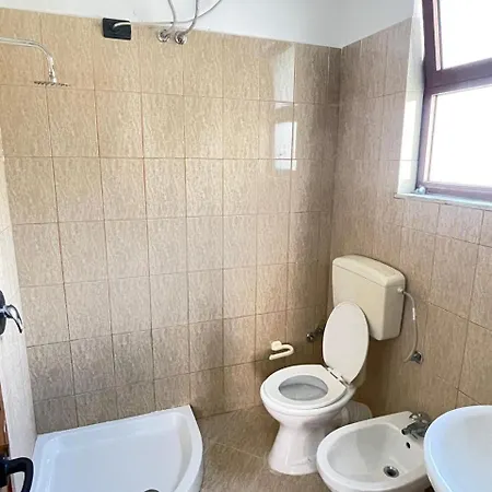 Leonardo's * Durrës